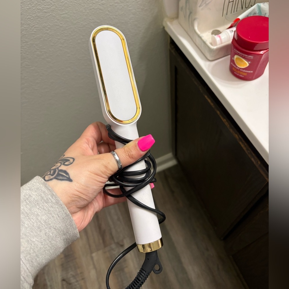 White and Gold Hair Straightener